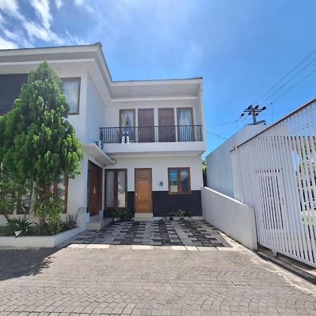 Gated 3Br Residence - 10 Mins From Malioboro Джокьякарта Экстерьер фото