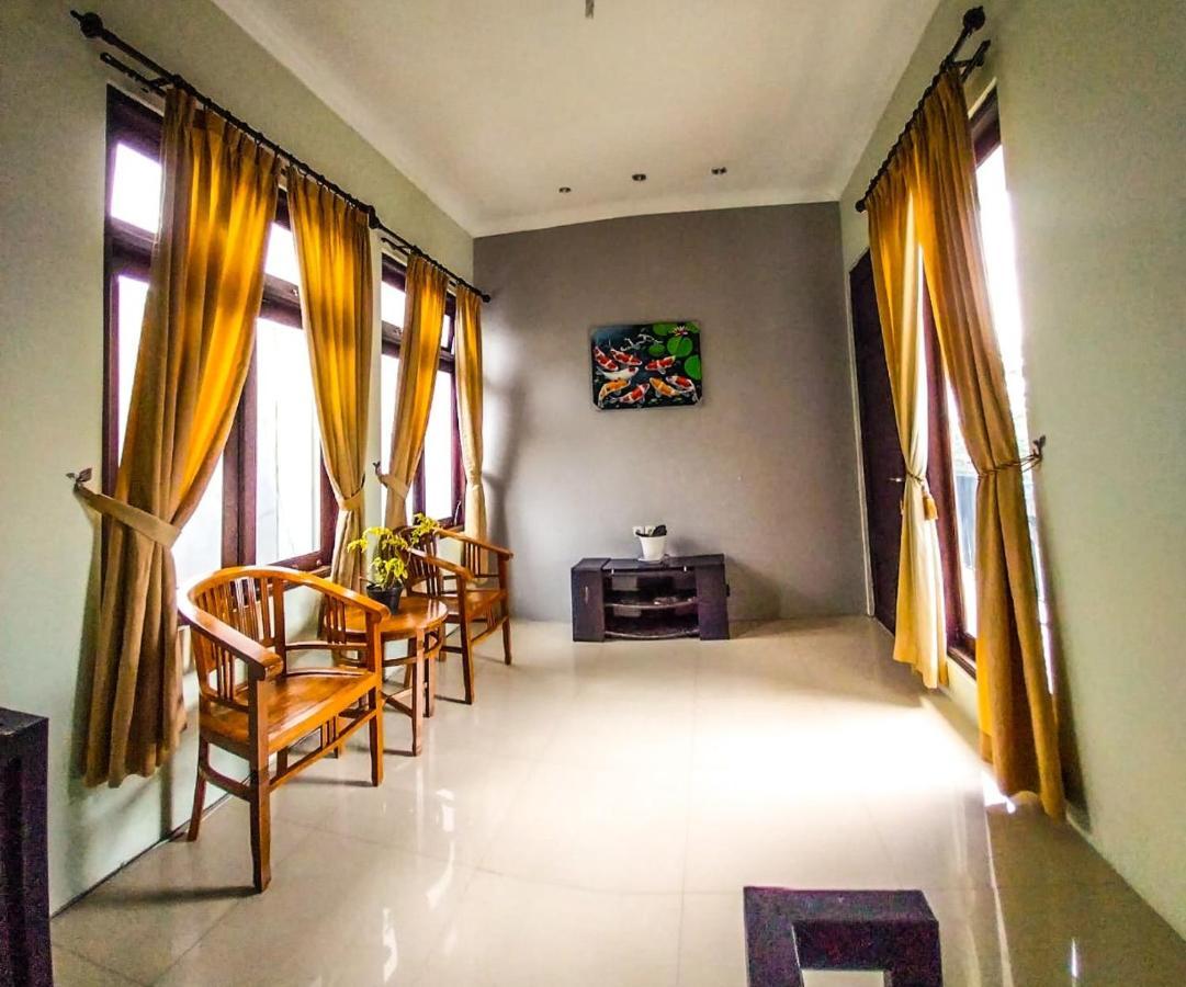 Gated 3Br Residence - 10 Mins From Malioboro Джокьякарта Экстерьер фото