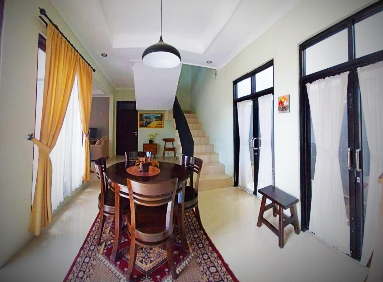 Gated 3Br Residence - 10 Mins From Malioboro Джокьякарта Экстерьер фото