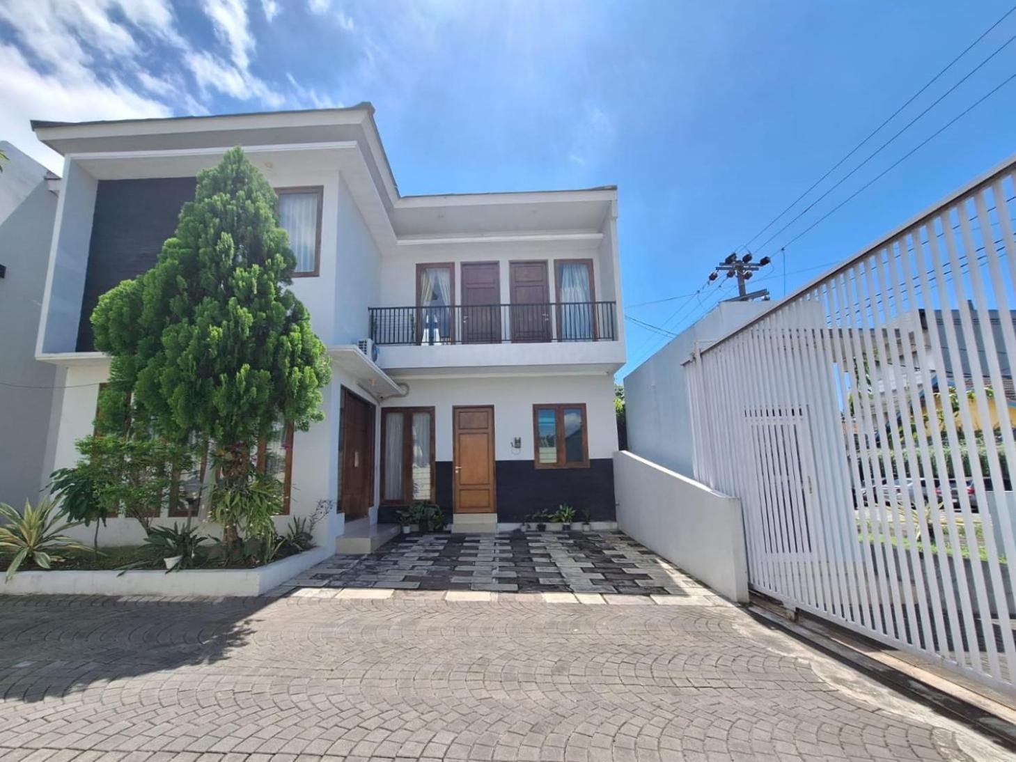Gated 3Br Residence - 10 Mins From Malioboro Джокьякарта Экстерьер фото